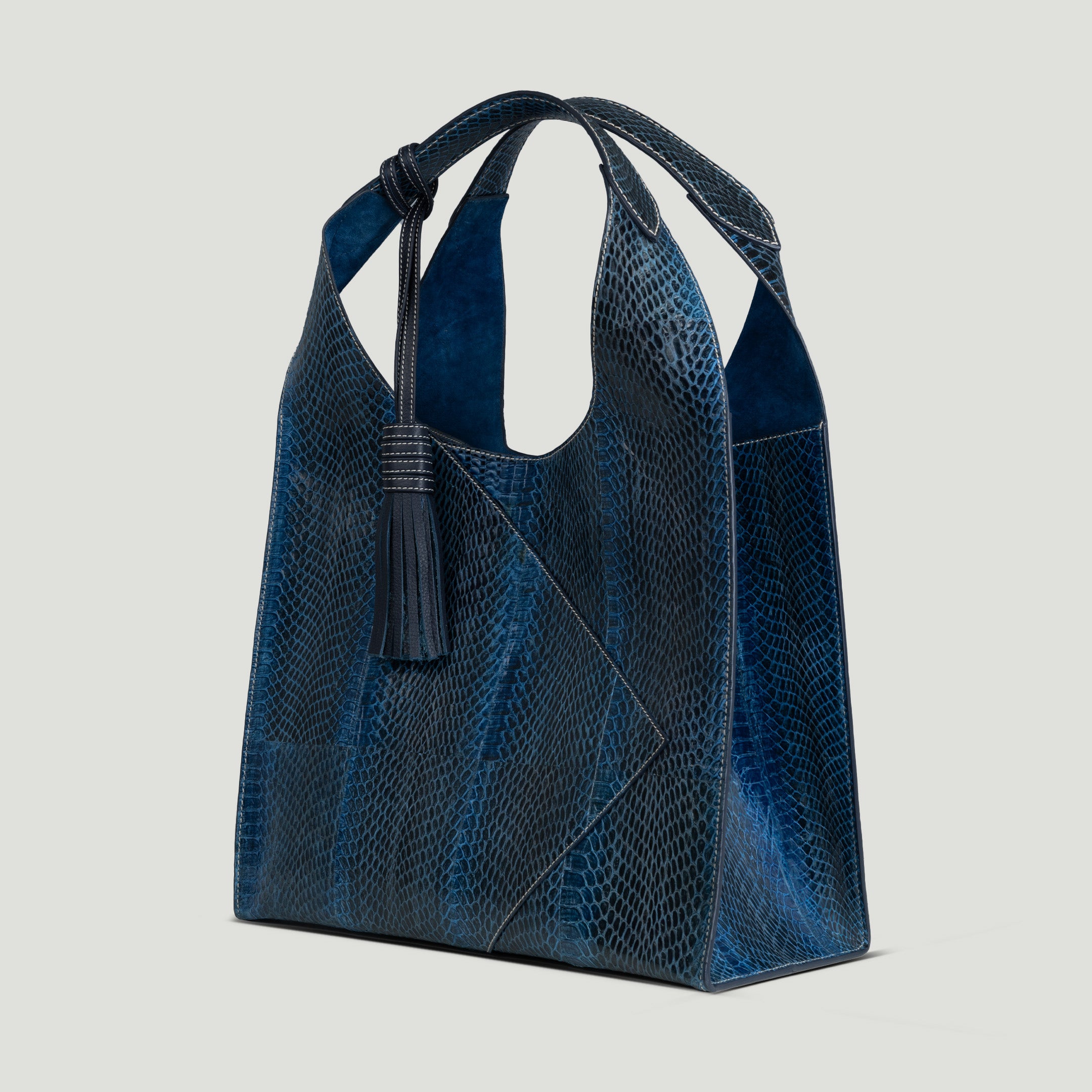 Women Snake skin handbags in Egypt Nuniz Cairo